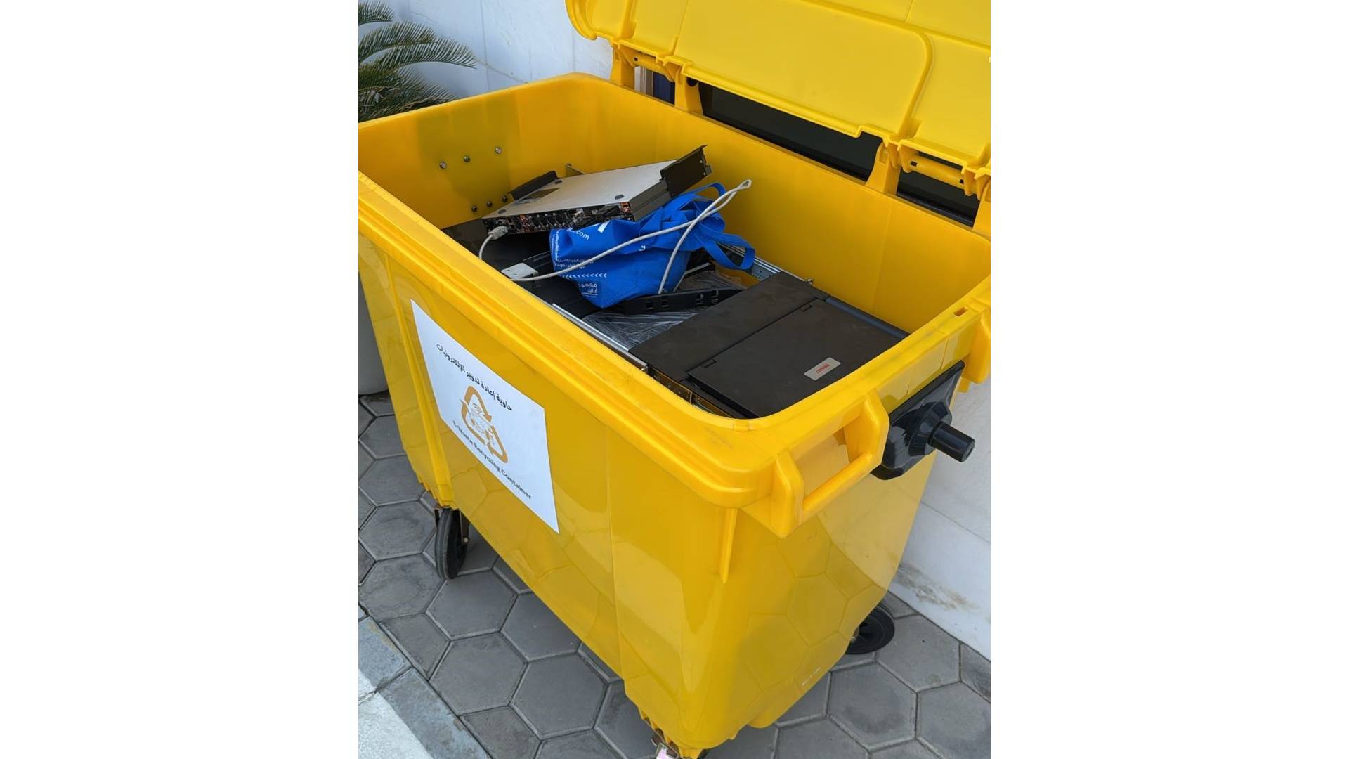 Recycling bin for electronic waste 