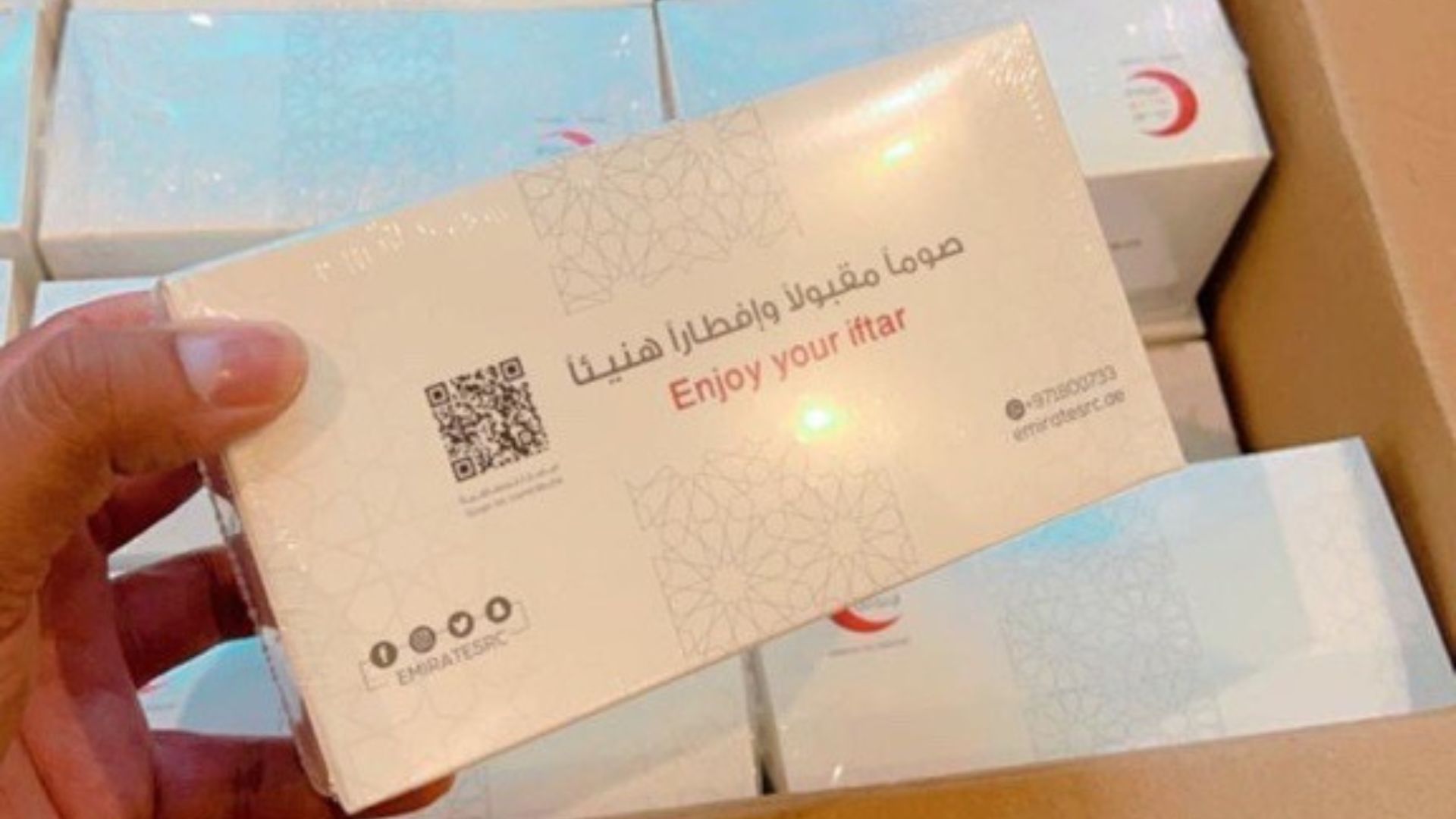 Distributing small meals to those fasting in the mall during Ramadan