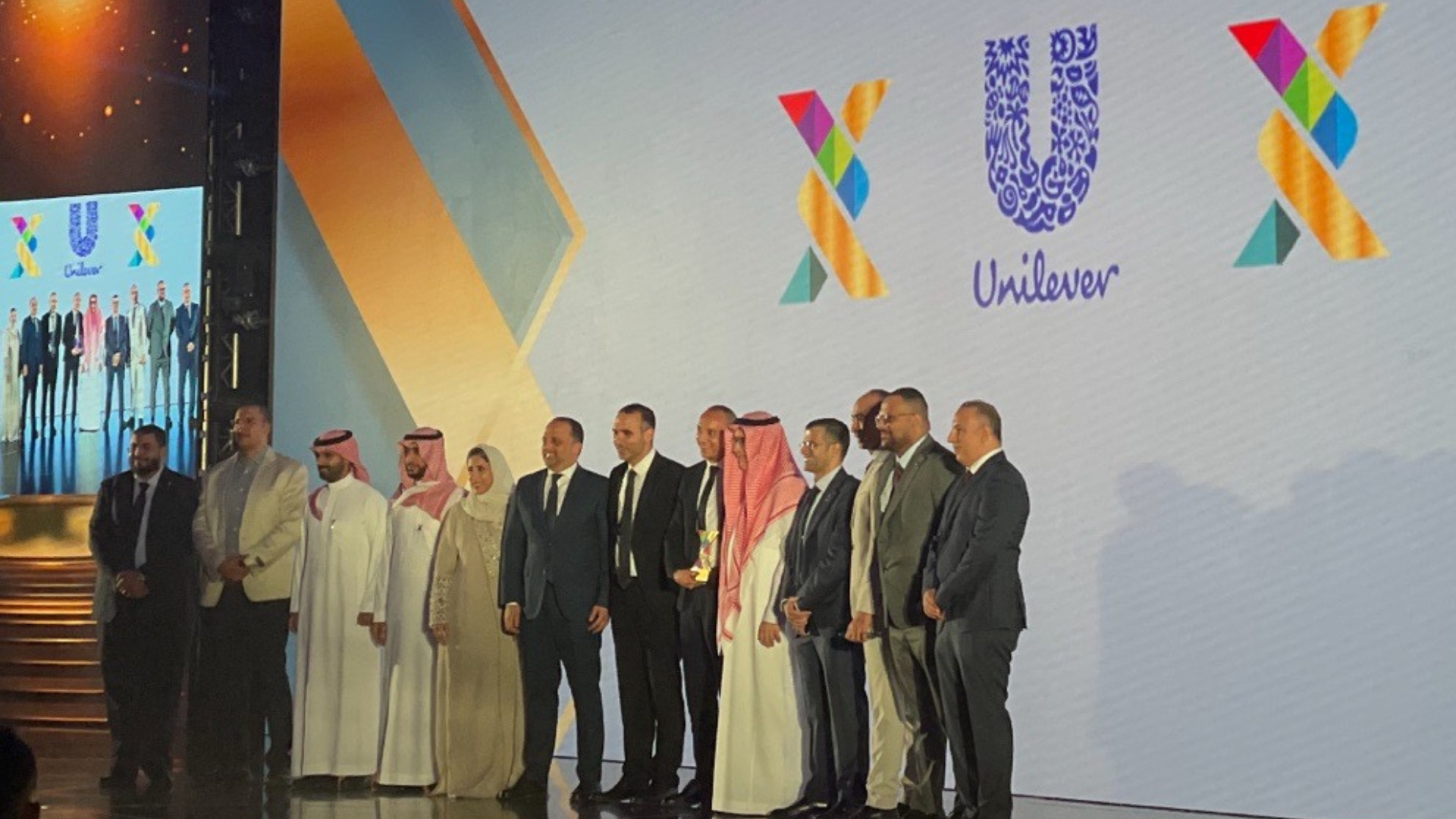 Unilever Customer Development leadership team receiving the award at Nahdi ceremony